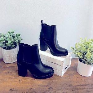 Soda Top Shoes Jaber Ankle Boot W Lug Sole Elastic Gore and 4" Chunky Heel